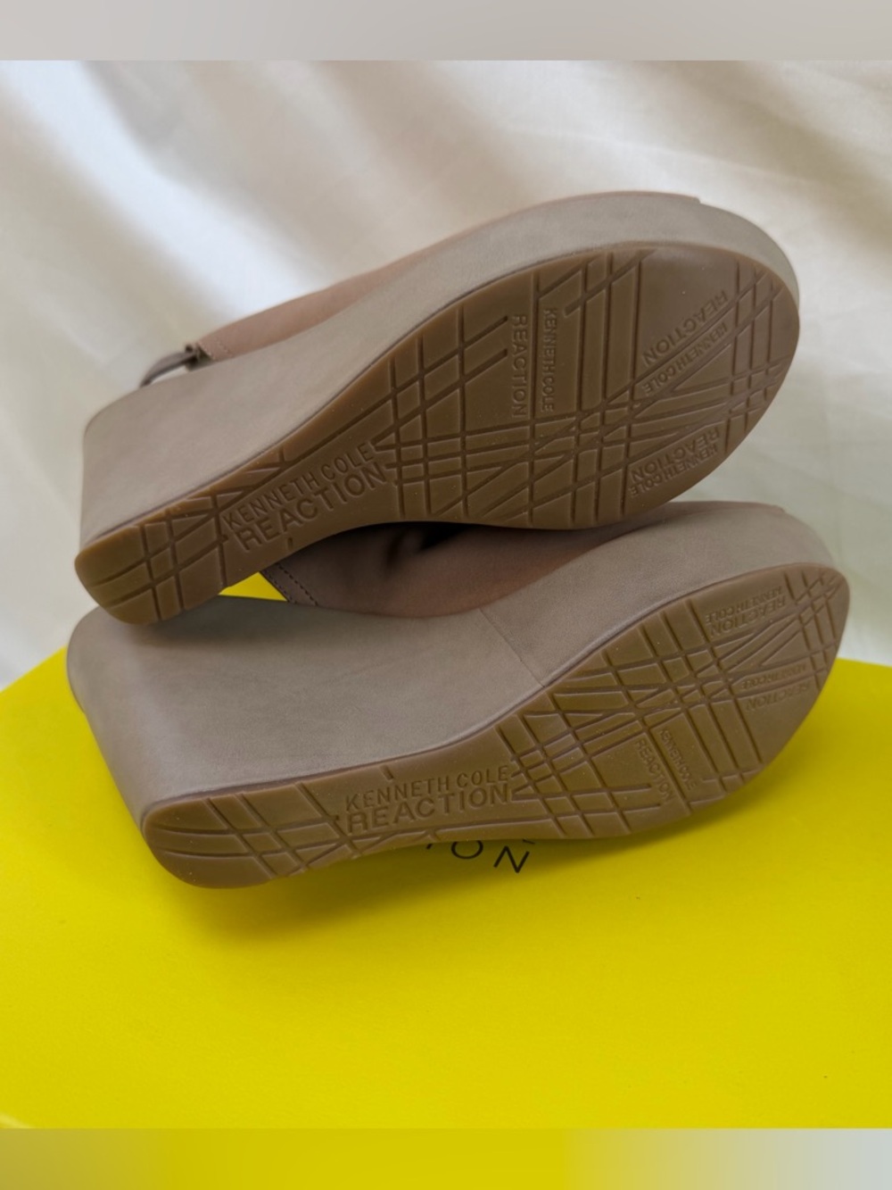 Kenneth Cole Reaction Sole Search Leather Peep Toe Wedge Shooties Taupe Size 8 - Picture 5 of 12